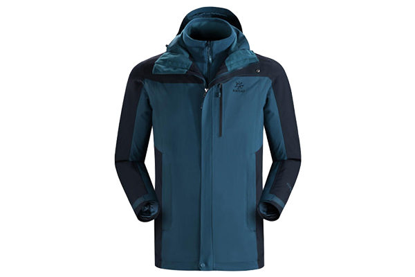 三合一沖鋒衣內(nèi)膽選擇羽絨好還是抓絨好？沖鋒衣廠家為你解答